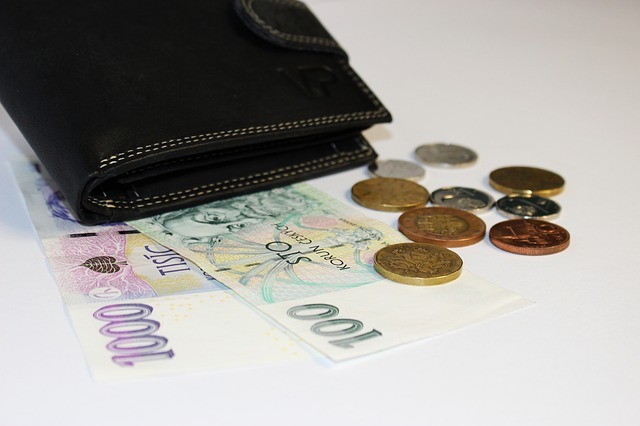 money 1934037 640